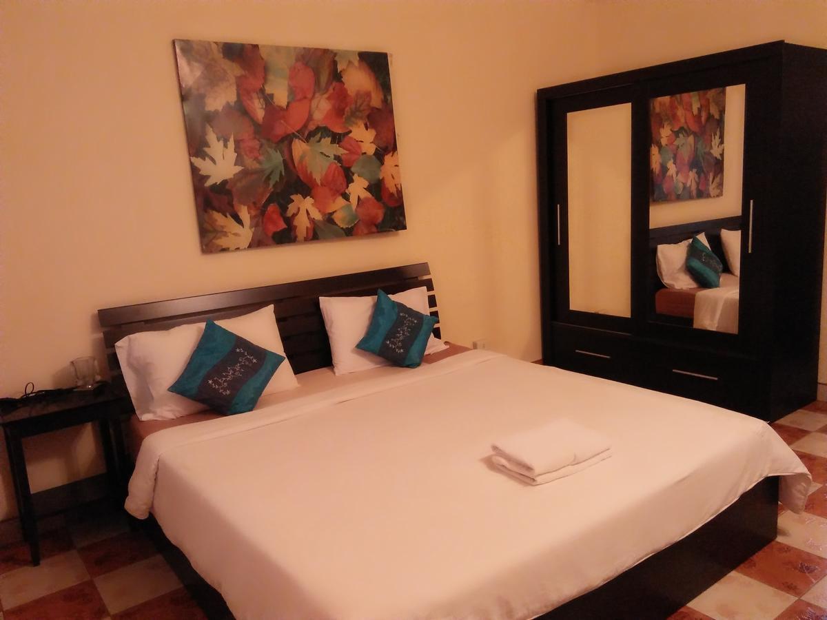 Patong Peace Hostel Luaran gambar