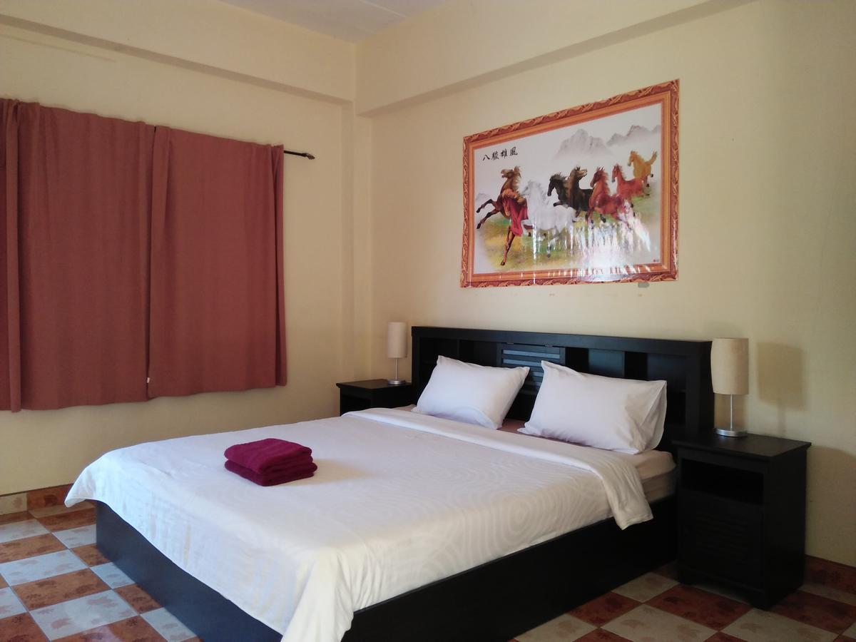 Patong Peace Hostel Luaran gambar