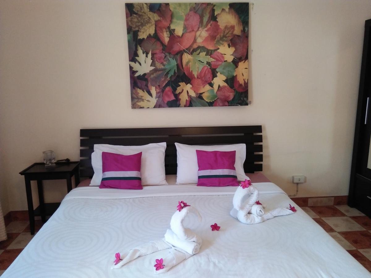 Patong Peace Hostel Luaran gambar